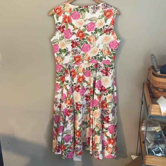 Retro Hearts and Roses 50s Adelaide Roses Swing Dress in Multicolor Size 10 - Picture 4 of 9